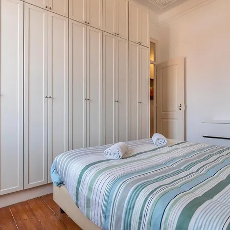 Daire Typical 2bdr In By Lovelystay