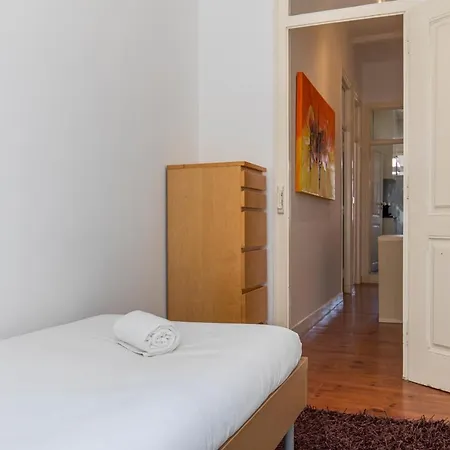 Daire Typical 2bdr In By Lovelystay