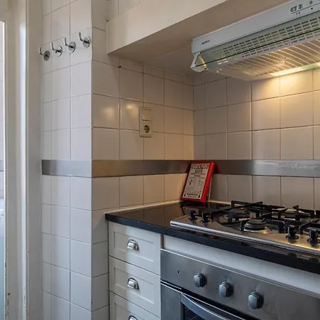 Daire Typical 2bdr In By Lovelystay *