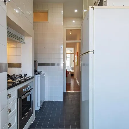 Daire Typical 2bdr In By Lovelystay Lisboa