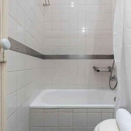 Daire Typical 2bdr In By Lovelystay Lisboa